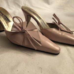 Pink leather mule with heel